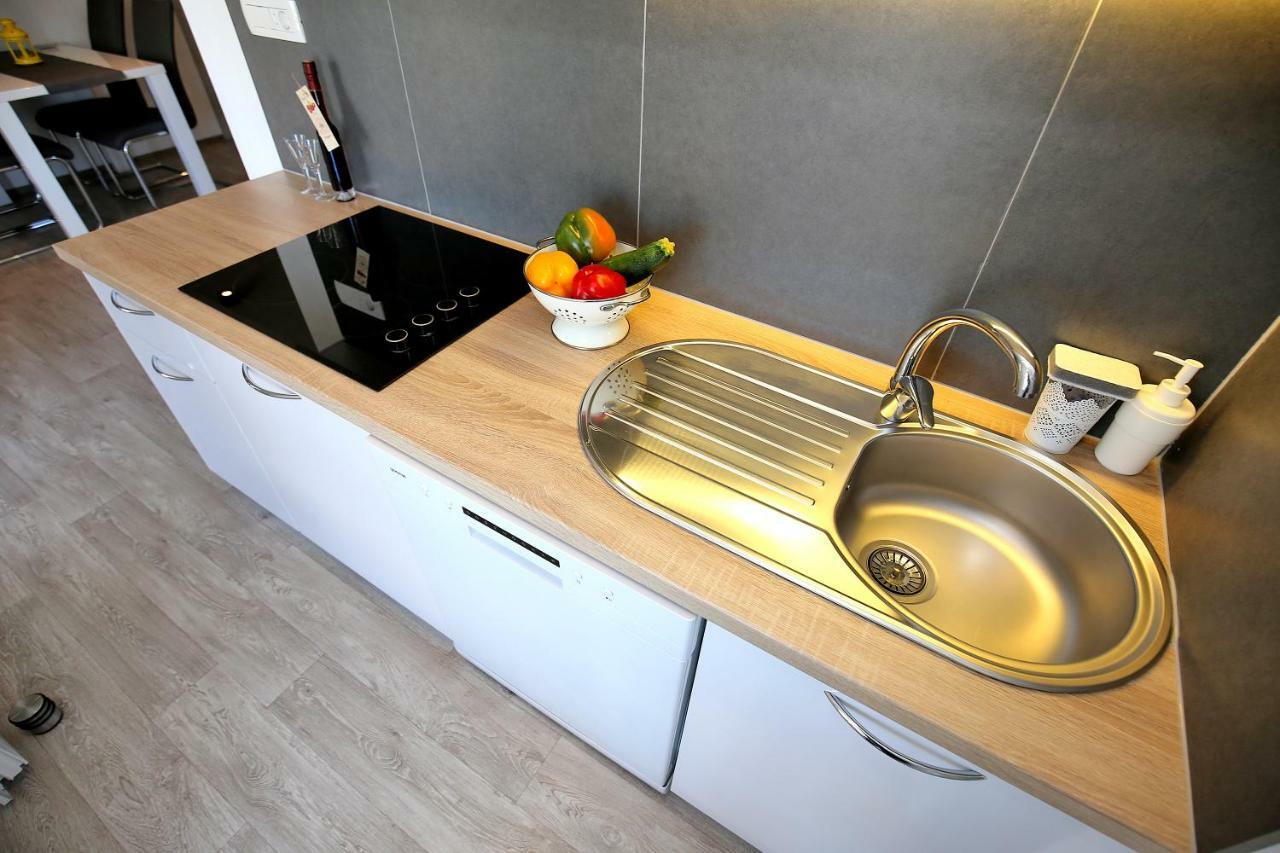 Marina Brugor Murter Ngoại thất bức ảnh