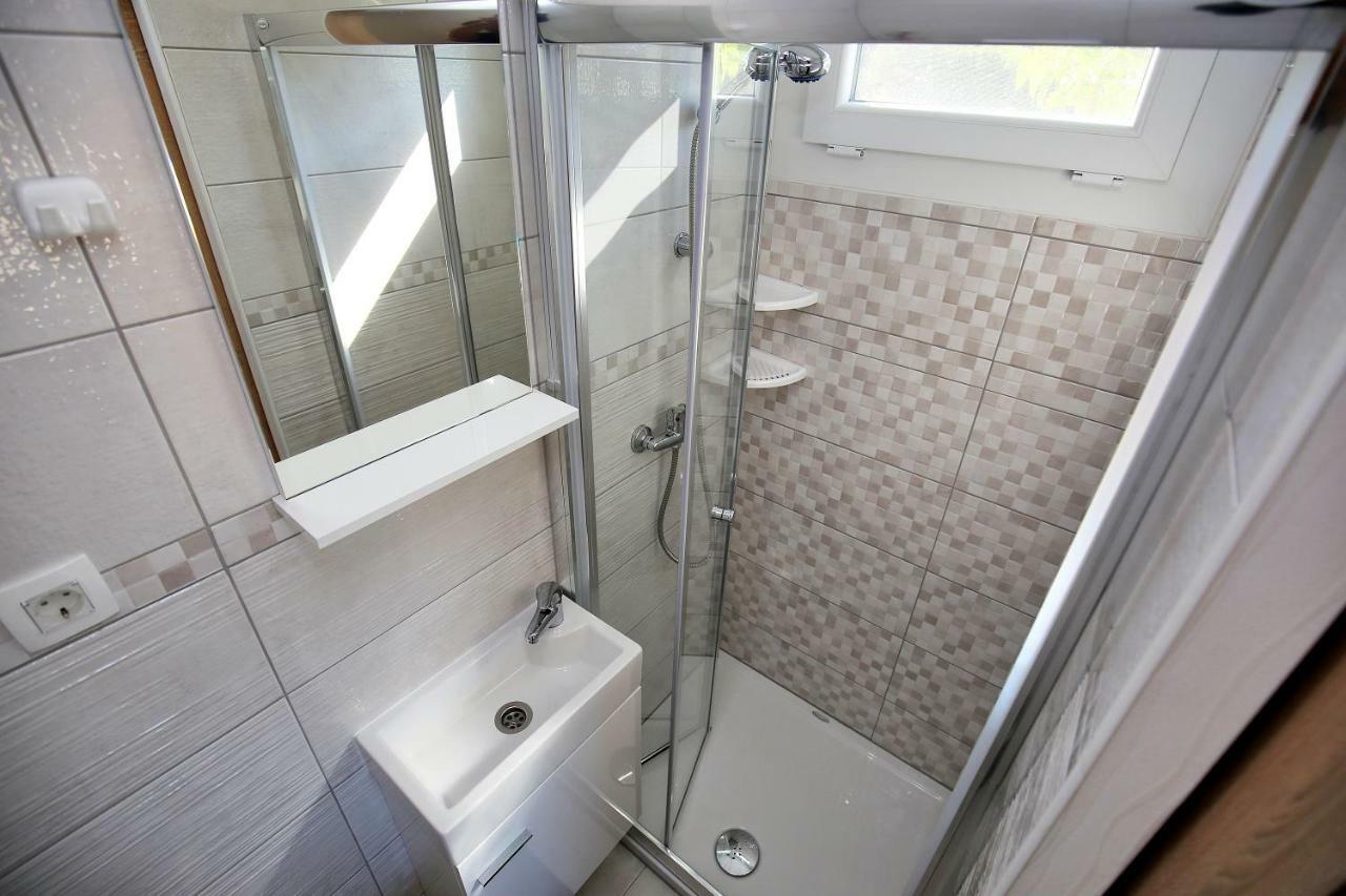 Marina Brugor Murter Ngoại thất bức ảnh