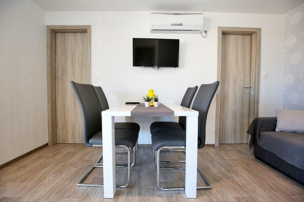 Marina Brugor Murter Ngoại thất bức ảnh